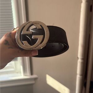 Gucci Black Leather Belt with Shiny Silver Buckle